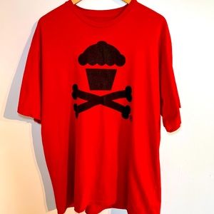 Barely used XL Classic Crossbones Johnny Cupcakes mens shirt